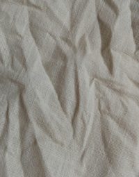 Cách phân biệt vải đũi chuẩn bằng cách vò nhăn